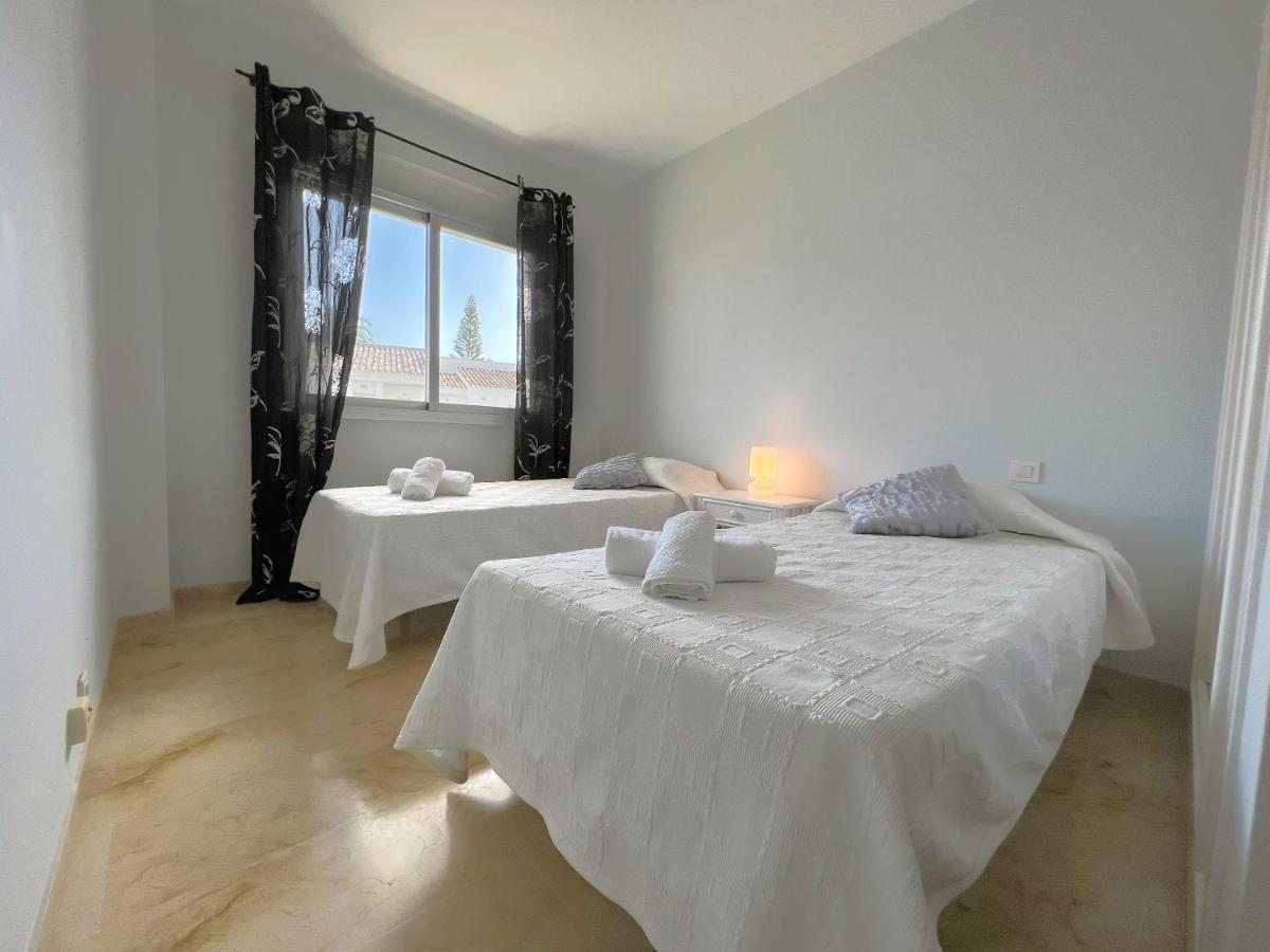 3 Bed Las Petunias, San Pedro Marbella Esterno foto